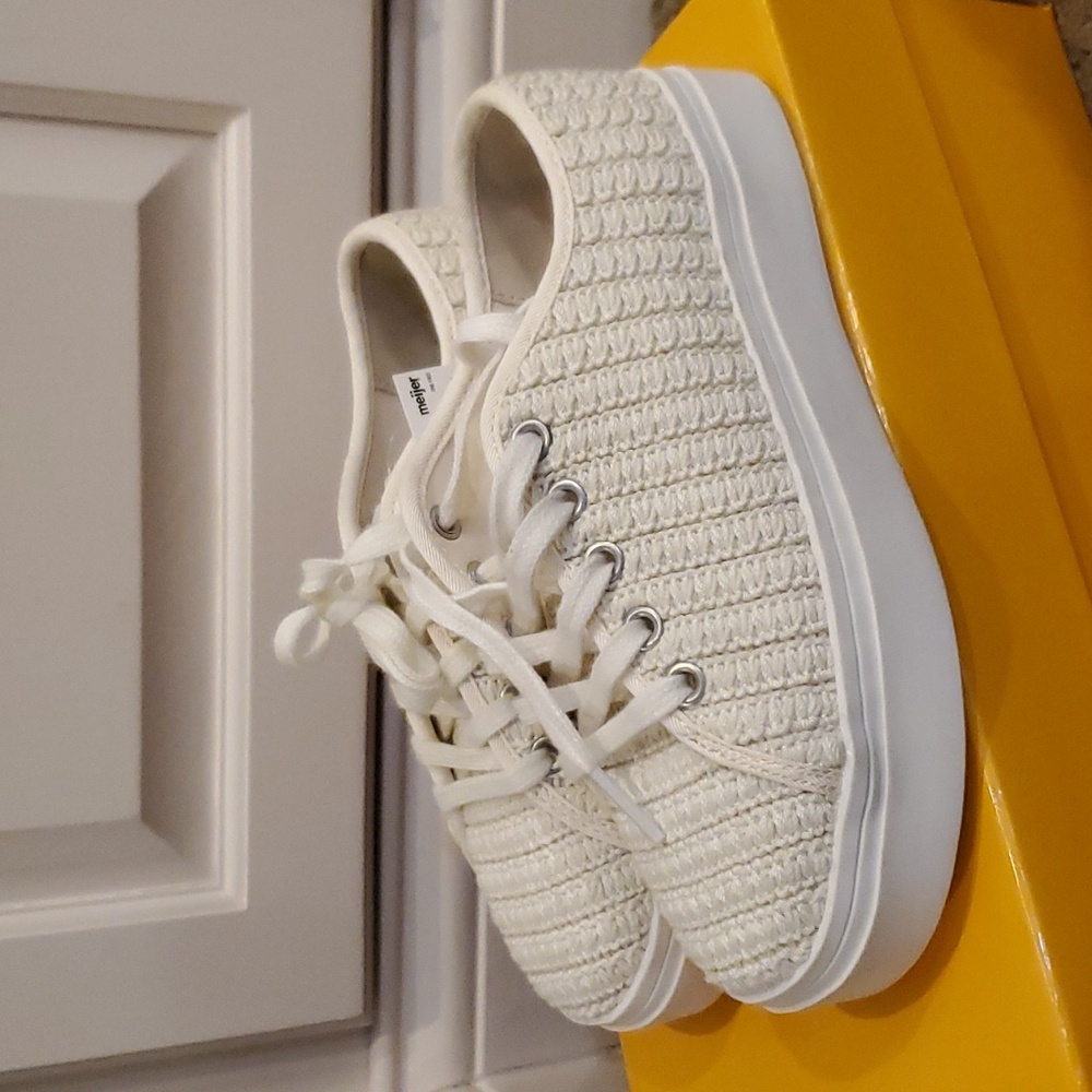 Falls Creek Kids Sneakers - Cream and White